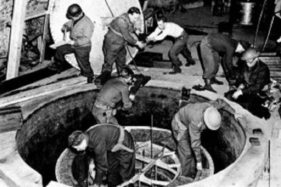 Демонтаж американцами немецкого ядерного реактора в Хайгерлохе. Апрель 1945 года