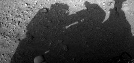 Человеческая тень сфотографирована на Марсе