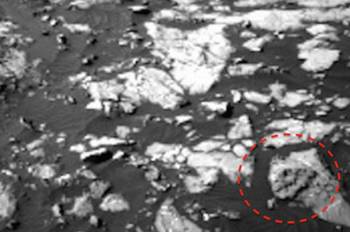 На снимках NASA с Марса эксперты рассмотрели загадочный череп