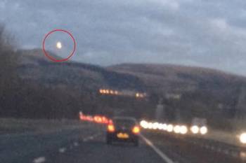Видеорегистратор зафиксировал НЛО над оживленной автострадой в Шотланд