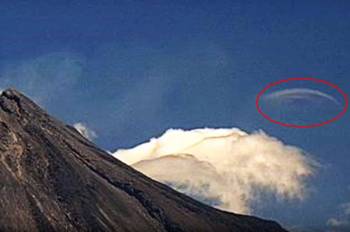В Мексике над вулканом Колима обнаружен гигантский НЛО