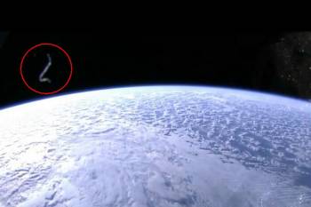 Житель Флориды увидел на веб-камере МКС странный изогнутый НЛО