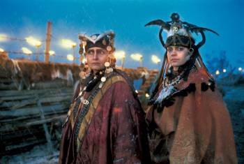 Финские женщины в костюмах древних колдуний