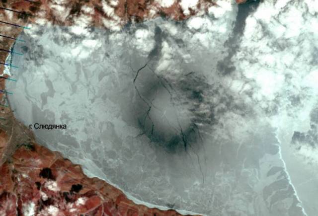 Кольцо на льду от 20 апреля 2009 года
