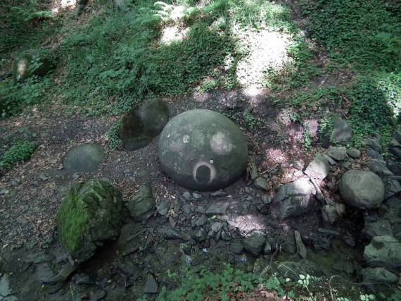 Боснийские каменные шары