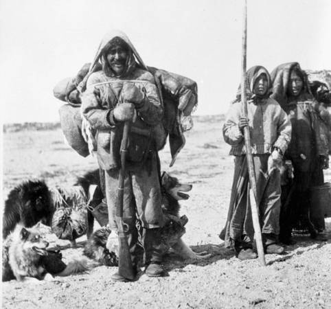 Семья эскимосов. Фото 1917 года