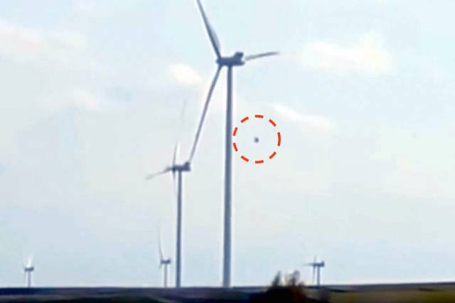 НЛО заснят над ветряной электростанцией в Польше